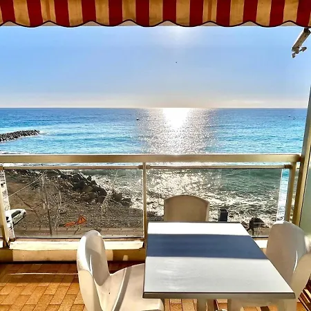 Seafront With Separate Bedroom *