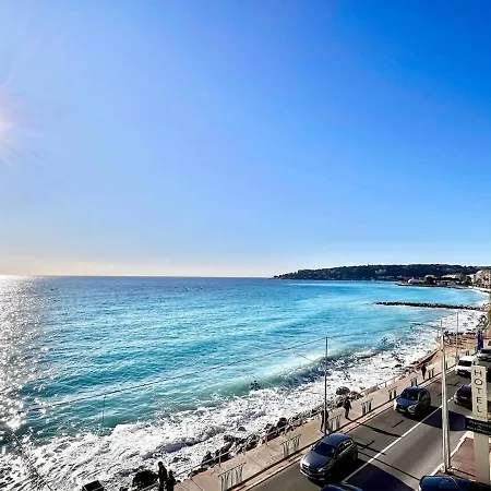 Seafront With Separate Bedroom *