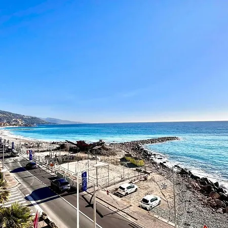 Seafront With Separate Bedroom Appartamento